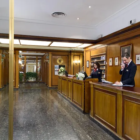 Bettoja Massimo D'azeglio 4* Řím